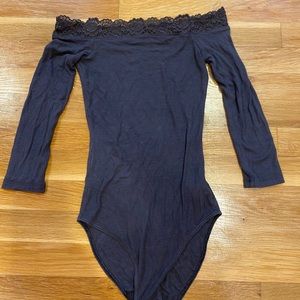 off the shoulder american eagle bodysuit size xxs